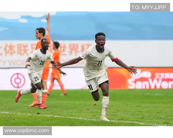 因被骂而引发争议的男足球星为何备受关注及其背后的故事 因被骂而引发争议的男足球星为何备受关注及其背后的故事